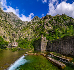 Fototapeta na wymiar Emerald water of Kotor Bay and the ancient city wall of Kotor in Montenegro