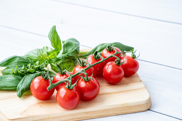 プチトマトとバジル