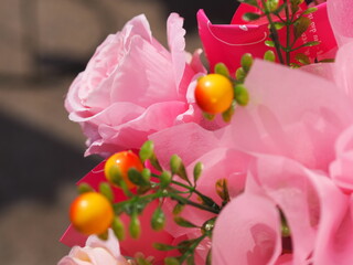 Obraz na płótnie Canvas pink rose flower beautiful bouquet artificial Handmade background