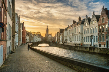 Fototapeta na wymiar Canal in Bruges at Sunset