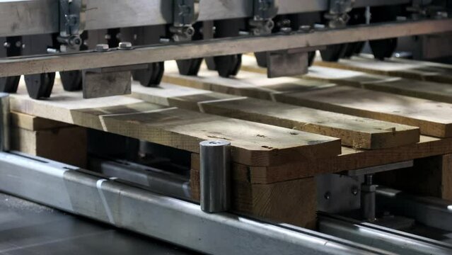 machine for nailing wooden pallets
