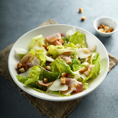 Green salad with bacon and cheese