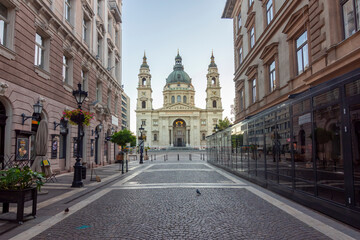 Fototapeta na wymiar St. Stephen's basilica in Budapest, Hungary