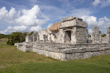 Fototapeta na wymiar An ancient Mayan ruin in the city of Tulum, was a city belonging to the Mayan civilization that was next to the beach of Tulum, in the Mayan Riviera of Mexico. A place of tourism and vacations.