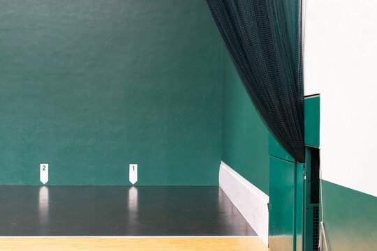 Fronton. Green and white