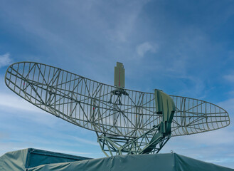 Mobile military radar unit for air surveillance.