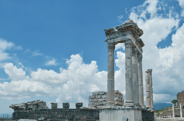 Fototapeta premium pergamon acropolis ancient city ruins temple touristic columns