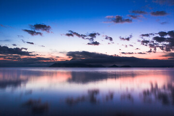 夜明けの北海道洞爺湖、2021年秋・日本