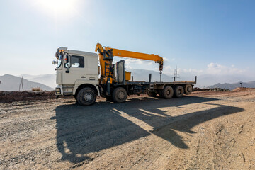 View of the mobile crane with truck. It is a cable-controlled crane with a telescoping boom mounted on truck-type carriers and as self-propelled.