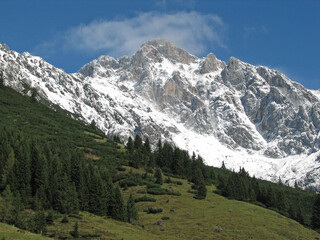 Obraz premium Gebirgsmassiv Hochkönig im Schnee