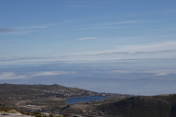 Fototapeta premium Fotos de paisagem perto da torre da Serra da Estrela