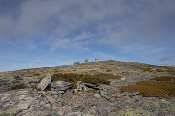 Fototapeta premium Fotos de paisagem perto da torre da Serra da Estrela