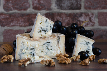 Gorgonzola blue mold cheese with grapes and nuts.