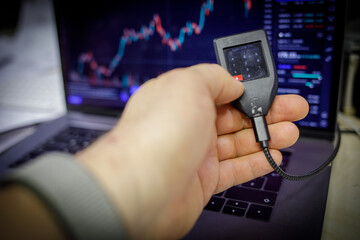 Obraz premium pin number is entered in a hardware wallet