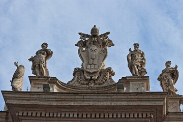 Fototapeta na wymiar Ornamenti architettonici a Roma