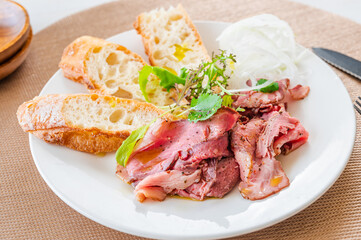 ローストビーフとバケット