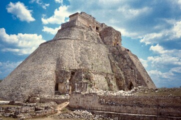 Fototapeta na wymiar Mayan pyramid Yucatan Mexico 