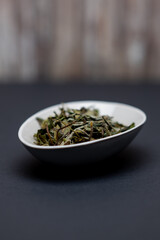 Teeschale und Gaiwan vor Holzhintergrund, tee, tea, чай