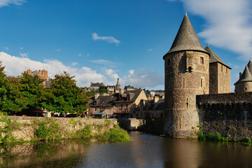 Fototapeta na wymiar view of the fortress and city of Fougeres in France.