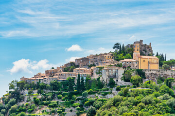Fototapeta na wymiar view of the medieval village of Eze on the Costa Azul in France..