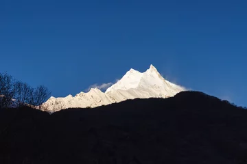 Rideaux velours Manaslu Snow-capped mountain peaks illuminated by dawn in manaslu Himalayas