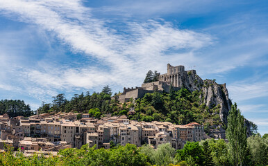 Naklejka premium View of the city of Sisteron in France, with the fort on top of the hill