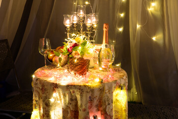 Gift for valentine's day. romantic date for two on the lake, in the park.
Marriage proposal. beautiful dinner for lovers. unusual gift