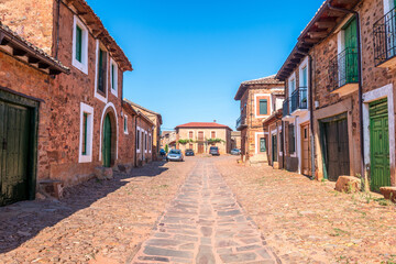 Fototapeta na wymiar street view of castrillo de los polvazares maragato town, Spain