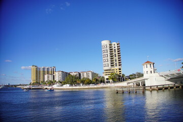 Fototapeta na wymiar Tampa, FL, USA - 01 19 2022: Beautiful Hillsborough bay bayshore waterfront house in Tampa, Florida