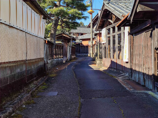 昭和の雰囲気漂う住宅街の風景写真