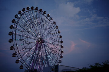 夜景写真、都市と工場と自然、スローシャッターで長秒露光撮影