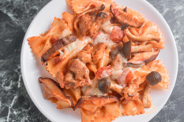 鶏肉と茸のファルファッレ