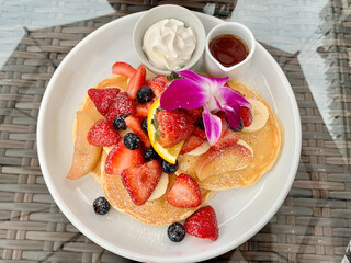 フルーツたっぷりハワイアンパンケーキ