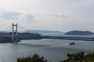 とても巨大な日本の瀬戸大橋