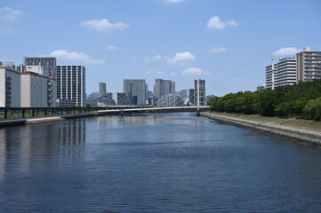 京浜運河と青空の風景（2020年の東京の風景）