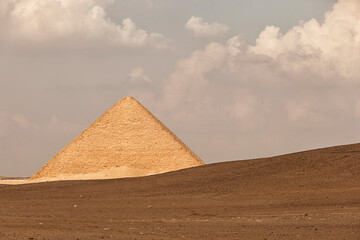 Fototapeta na wymiar magnificent egyptian pyramids, egyptian antiquities