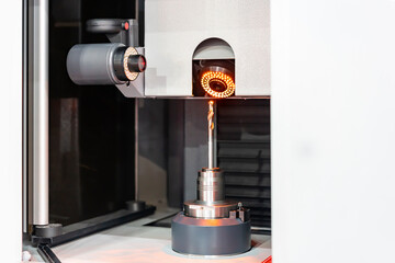 cutting drill bit assembly with chuck or tool holder setting on tool presetting and measuring machine for inspection dimension shape appearance runout etc before use with cnc machining center