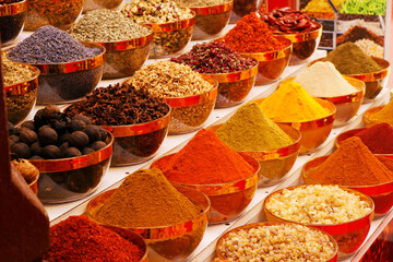 arabian spice and herbs market stall with wide selections - obrazy, fototapety, plakaty