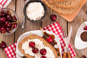 Rye bread with cottage cheese and cherries.