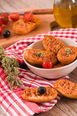 Toasted bread with tomato and oregano.