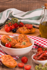 Toasted bread with tomato and oregano.