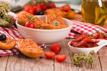 Toasted bread with tomato and oregano.