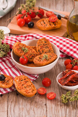 Toasted bread with tomato and oregano.