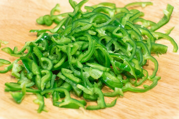 まな板の上のピーマン