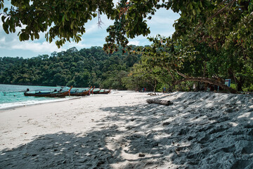 Fototapeta na wymiar Seascape view of the beautiful Andaman sea around Koh Lipe island