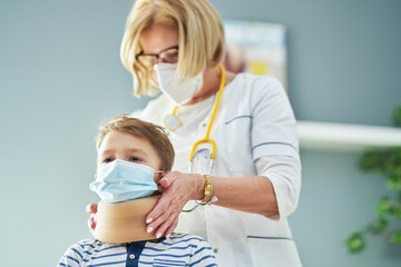 Pediatrician doctor examining little kids in clinic