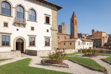 Fototapeta premium Monte San Savino. Arezzo , Palazzo Del Monte con giardino pensile.