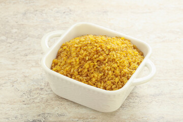 Raw bulgur in the bowl