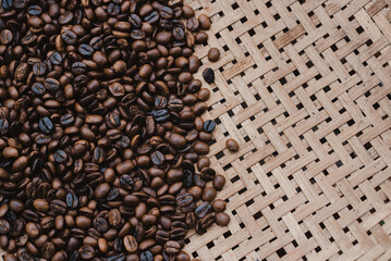 The roasted coffee beans are placed in a bamboo net.