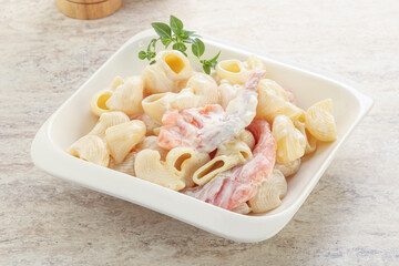 Pasta with salmon and cream cheese